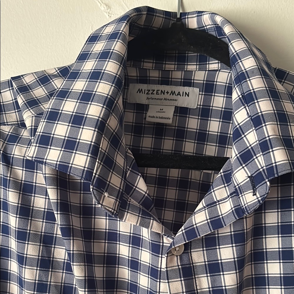 Mizzen+Main Blue and White Casual Button Down Shirt